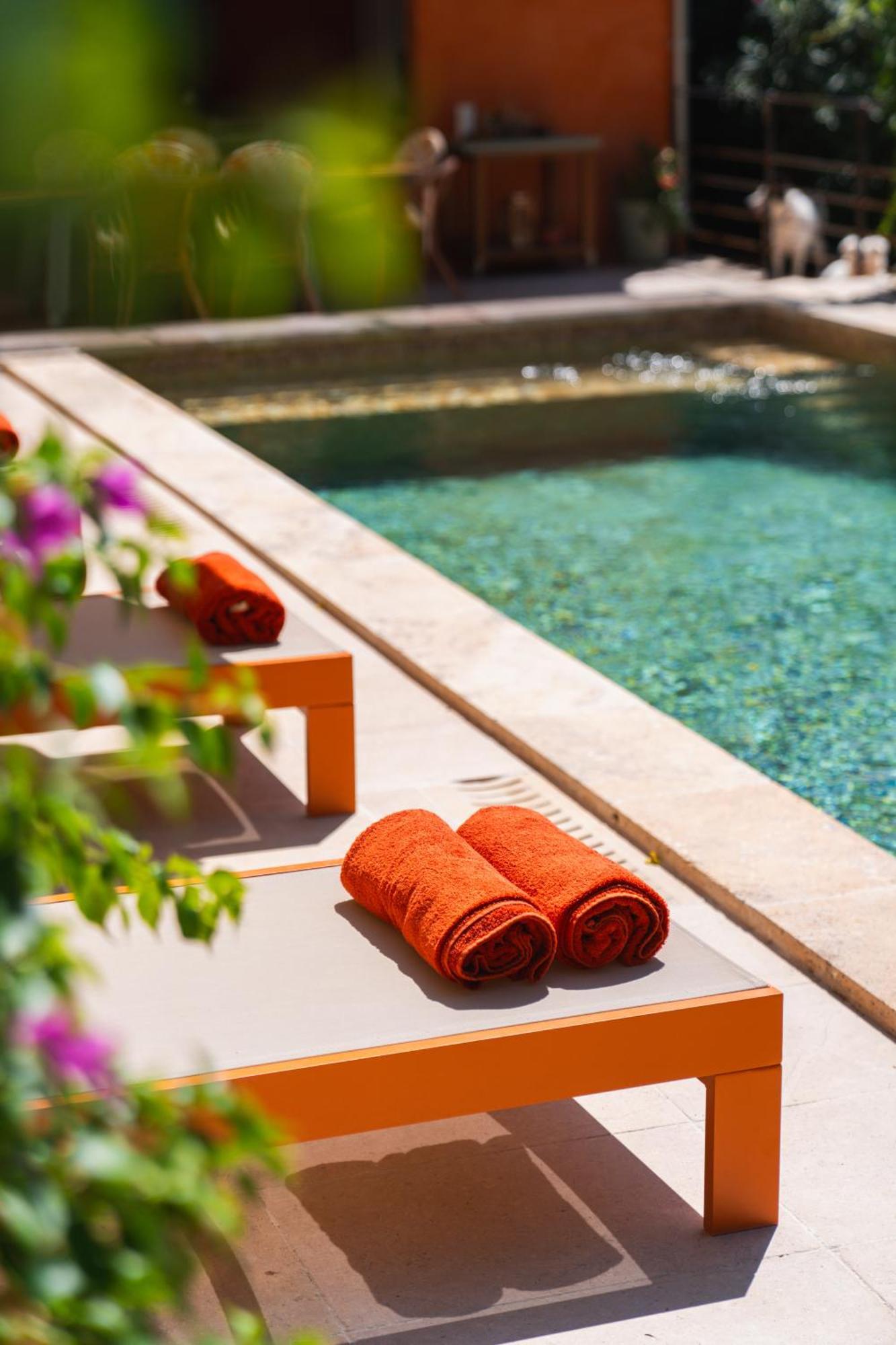Le Jardin Des Cordeliers Bed & Breakfast Tarascon Exterior photo
