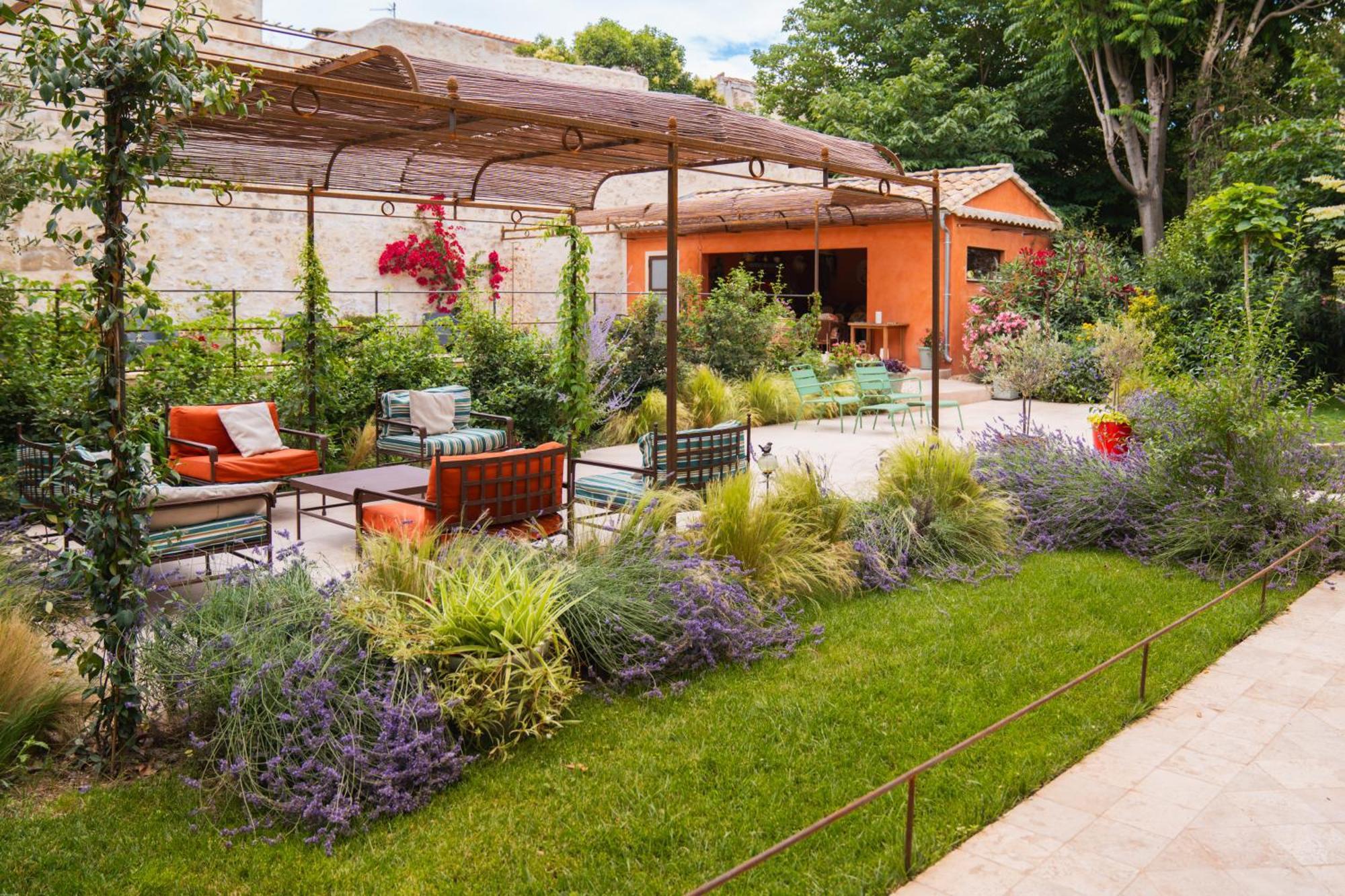 Le Jardin Des Cordeliers Bed & Breakfast Tarascon Exterior photo