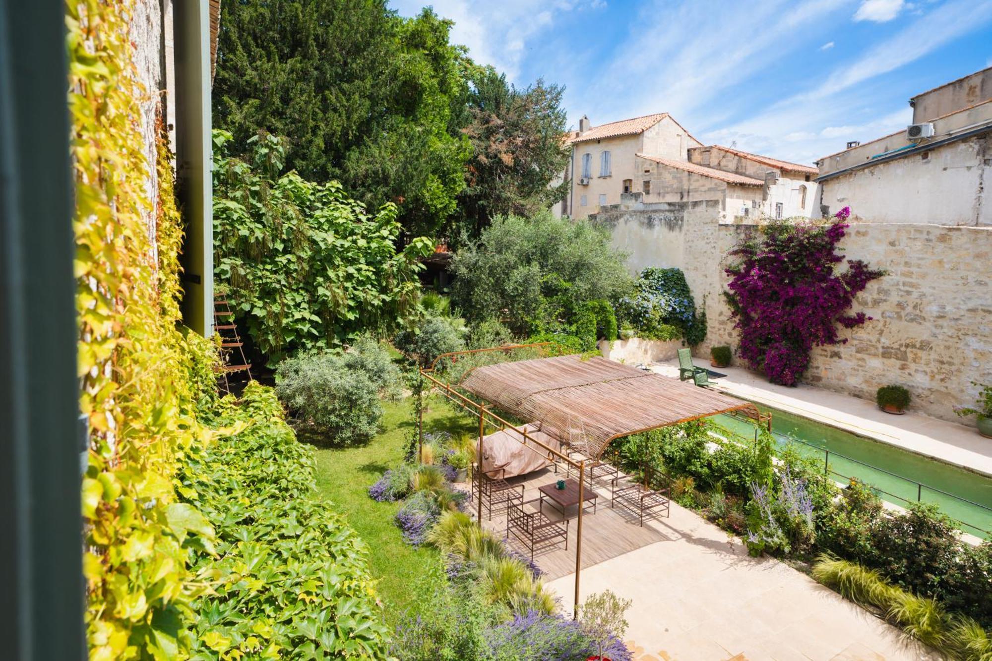Le Jardin Des Cordeliers Bed & Breakfast Tarascon Exterior photo